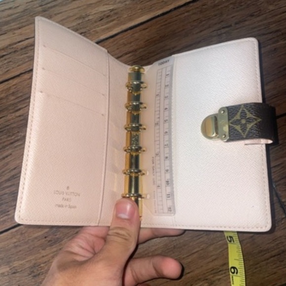 Louis Vuitton wallet agenda passport cover monogram LV koala pm pink interior - Picture 16 of 17
